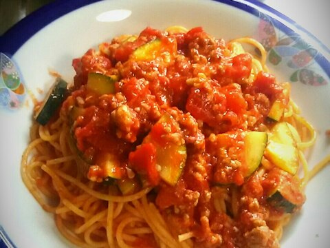 ズッキーニと挽き肉のトマトパスタ